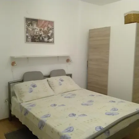 Ivica Apartamento *
