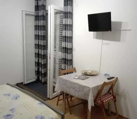 Ivica Apartamento *